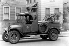 1930.Indiana.Bell_.Towtruck